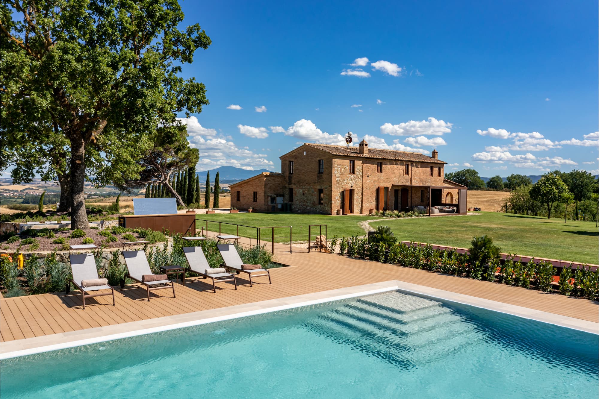 Decking in legno composito Ultrashield by Déco su bordo piscina